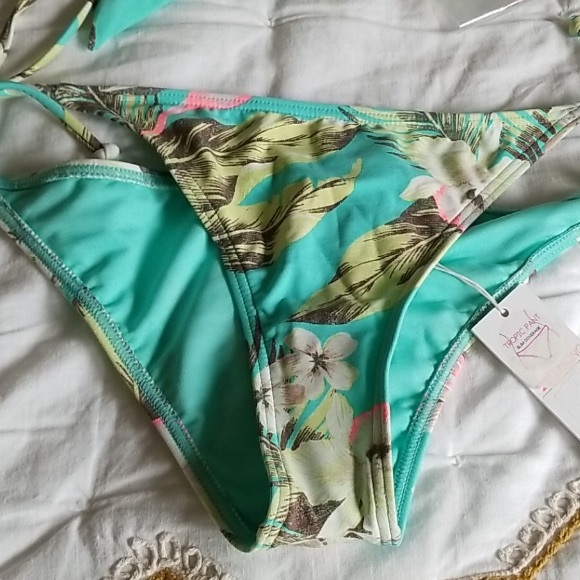 Billabong Bikini - Picture 3 of 12